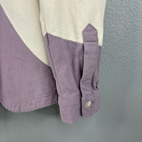 Wondery Arriva Button Up Shirt - Frosty Lilac - Picture 12 of 13